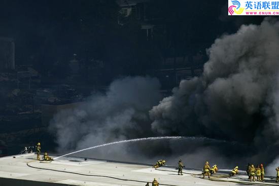 美国好莱坞影城发生火灾并伴有爆炸(组图)